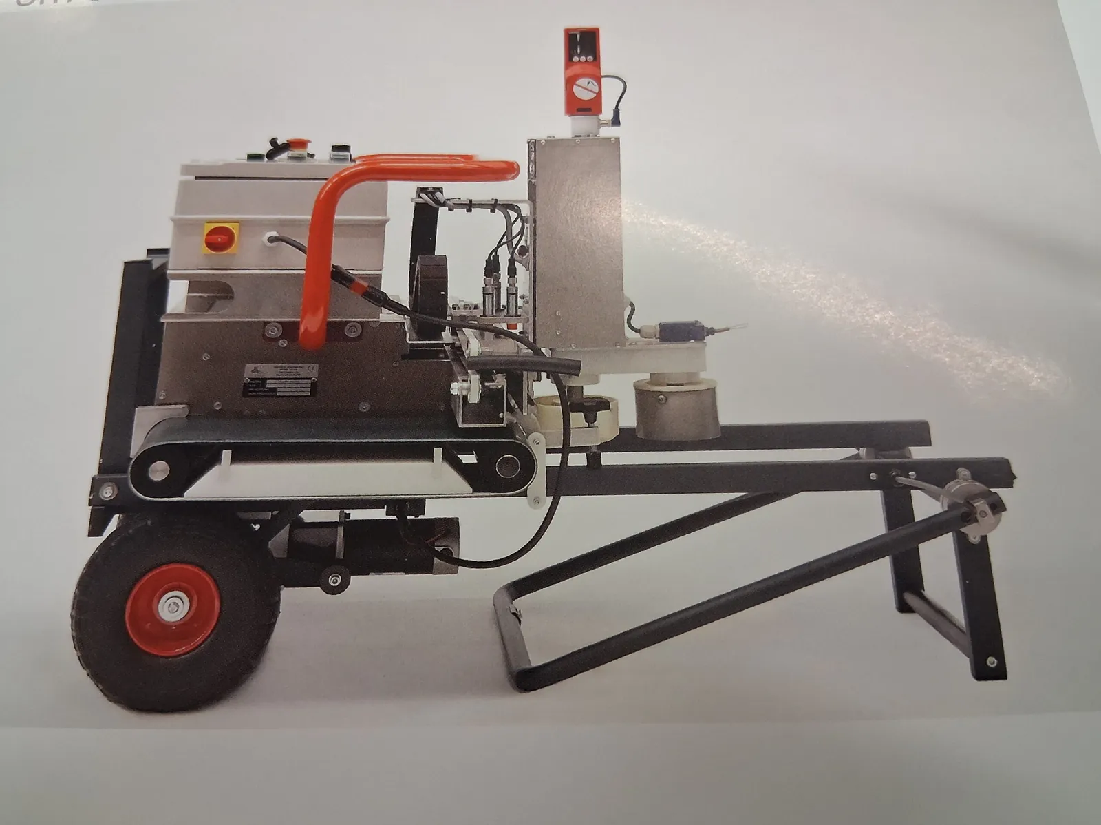 Floormaster machine voor het verwerken van dekvloeren